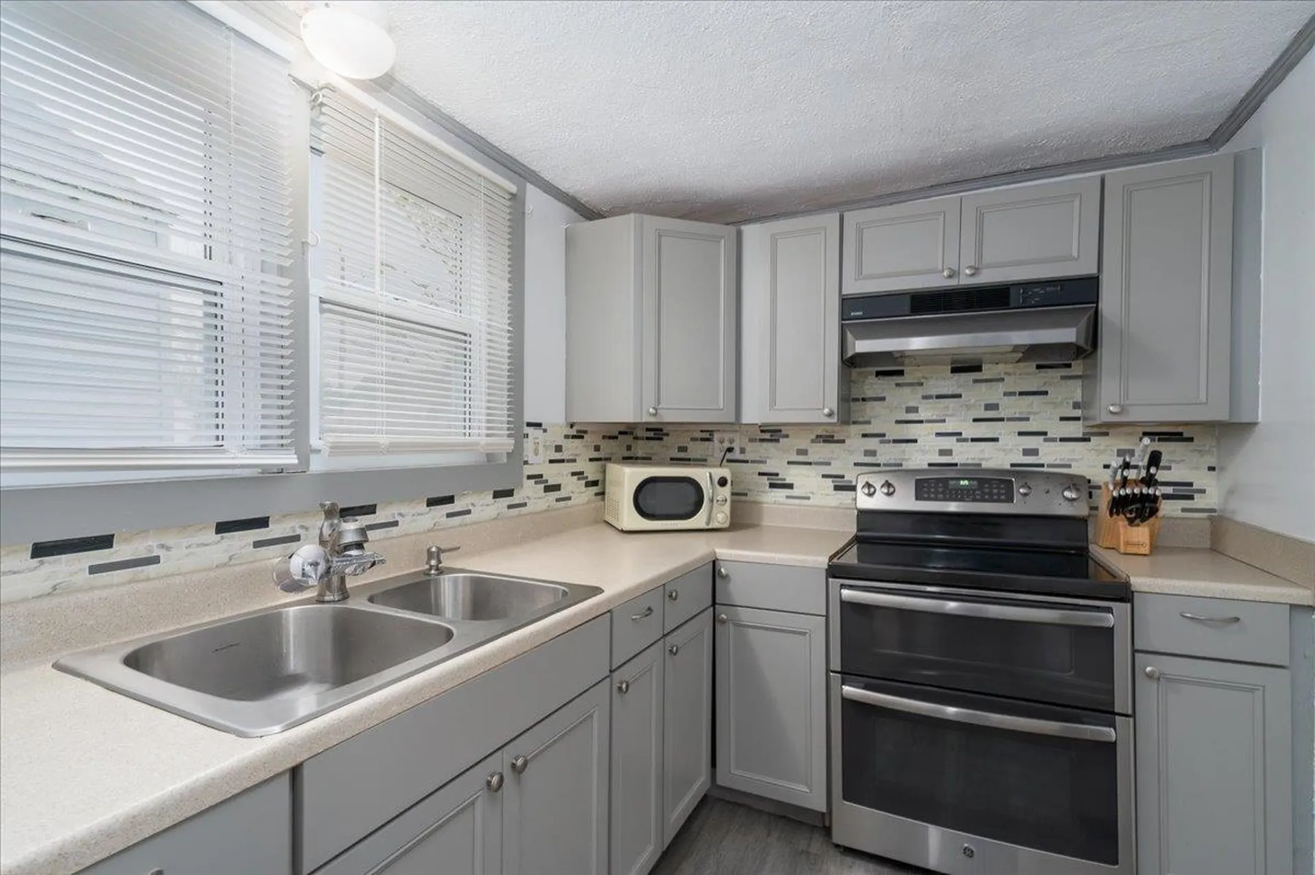 952 Somerville Street Manchester NH 03103