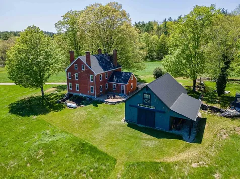 4 Thompson Mill Road Lee NH 03861