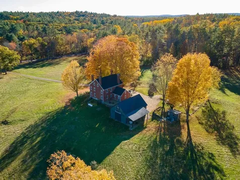 4 Thompson Mill Road Lee NH 03861
