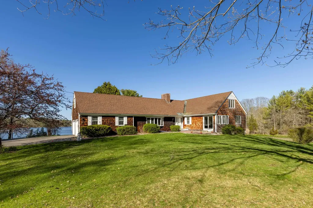 26 Mathes Cove Road Durham NH 03824