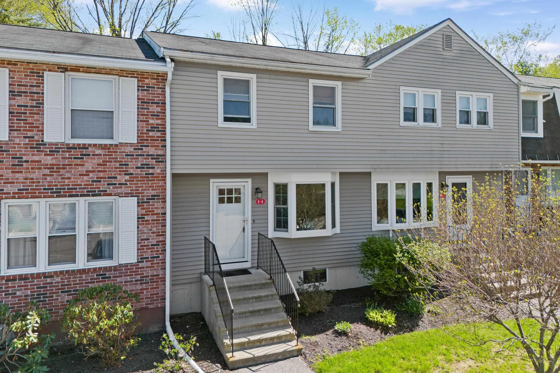 1-4 Oakwood Lane Goffstown NH 03045