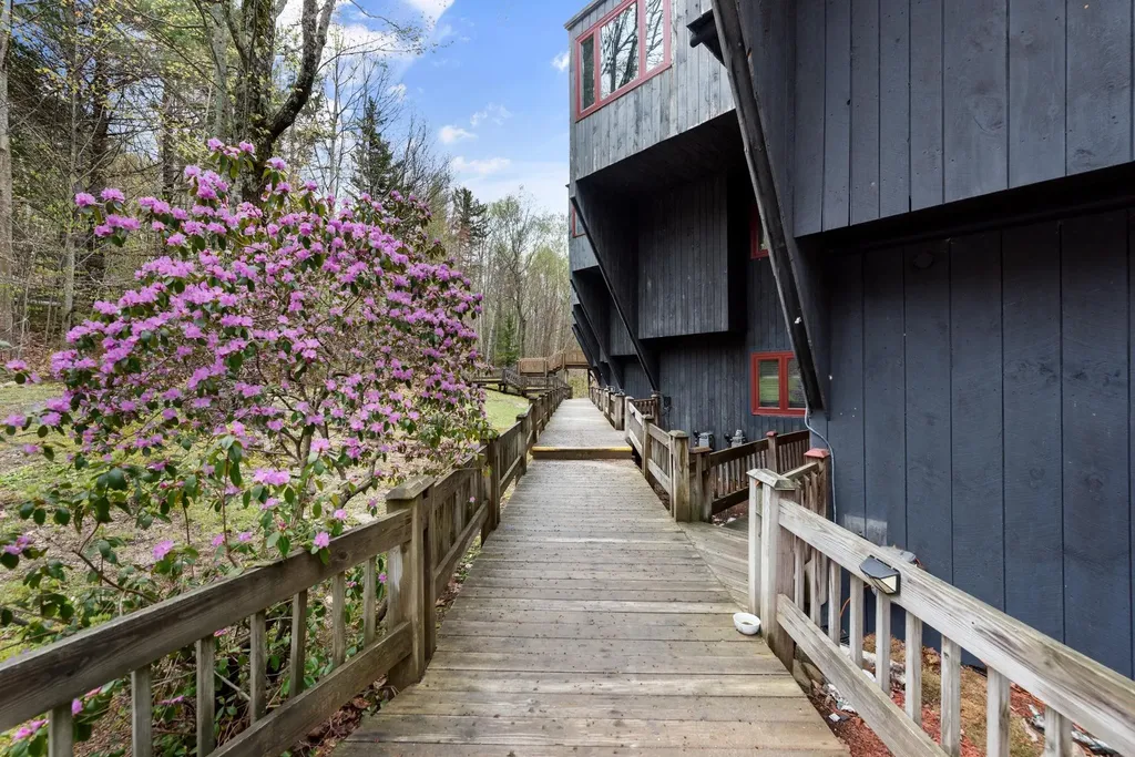 34 Weetamoo Trail Campton NH 03223