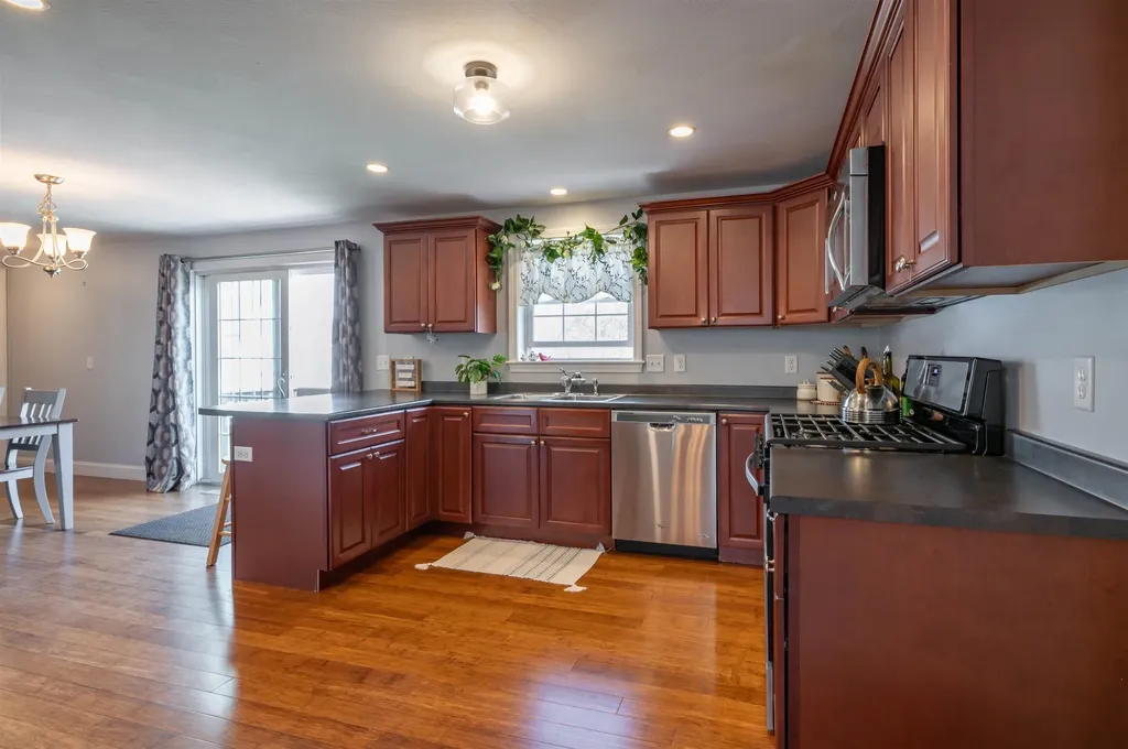 14 Amy Way Concord NH 03303