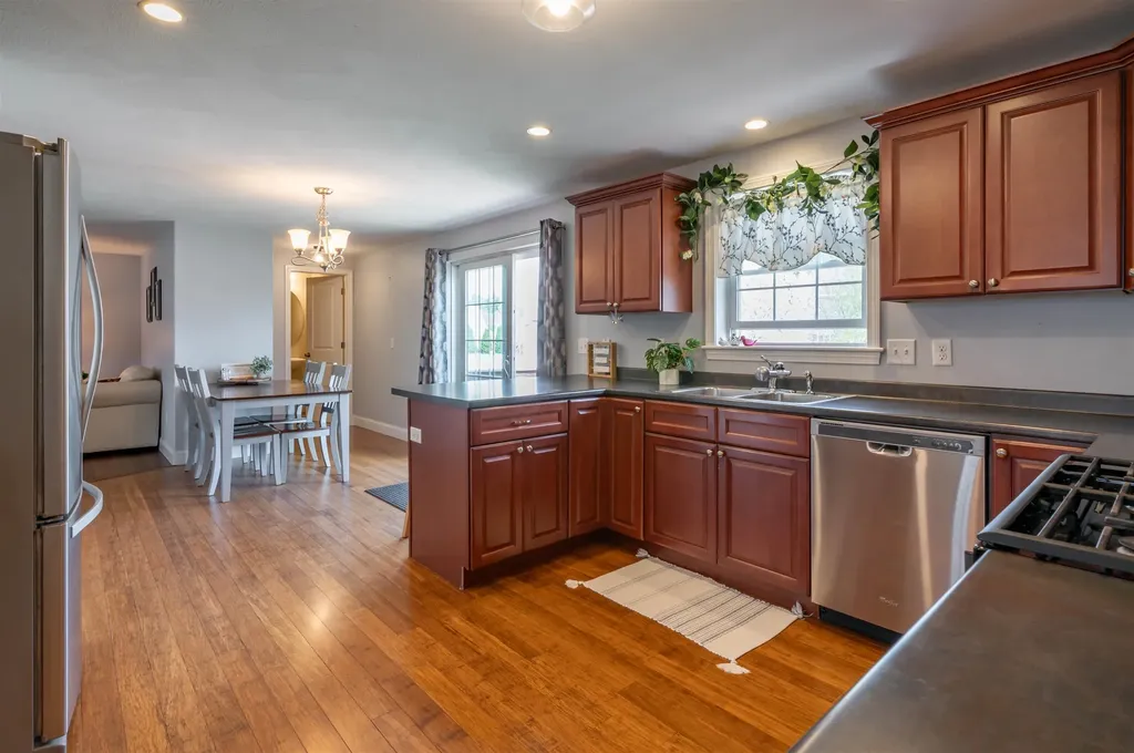 14 Amy Way Concord NH 03303
