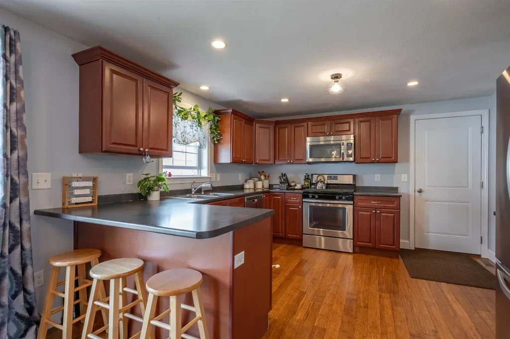 14 Amy Way Concord NH 03303