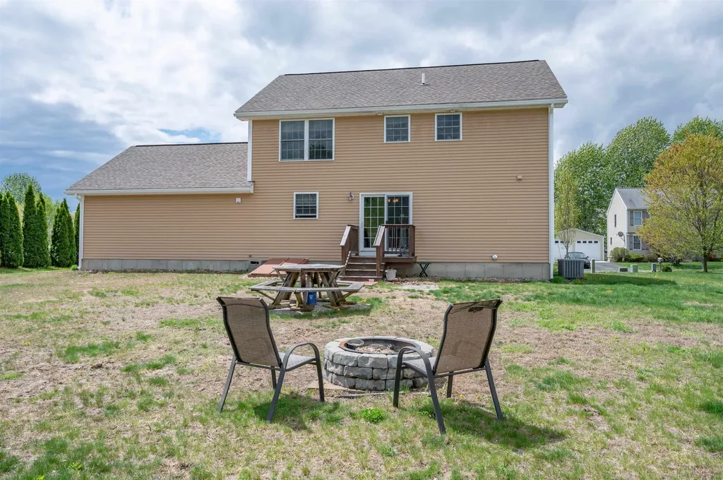 14 Amy Way Concord NH 03303