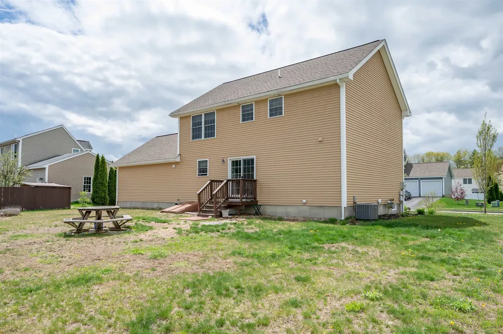 14 Amy Way Concord NH 03303