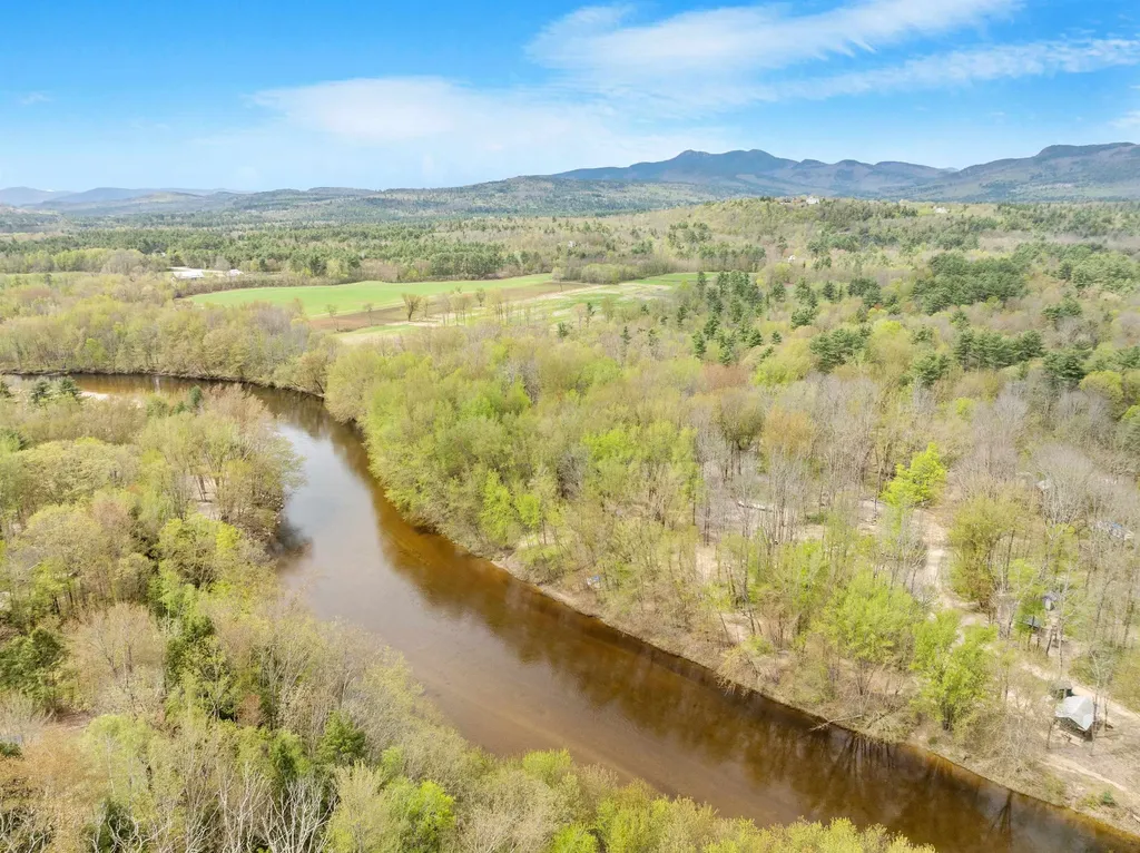 34 Bay Road Conway NH 03818