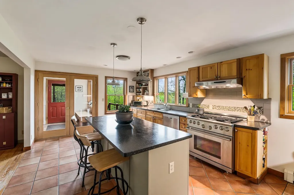 186 Iron Kettle Road Warner NH 03278