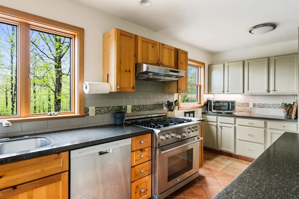 186 Iron Kettle Road Warner NH 03278