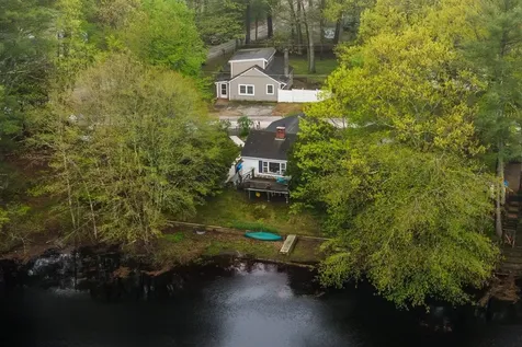 4 Riverside Drive Fremont NH 03044