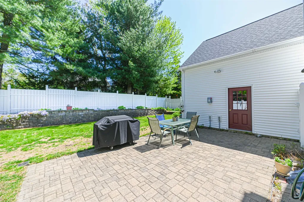 27 Elmer Avenue Hooksett NH 03106