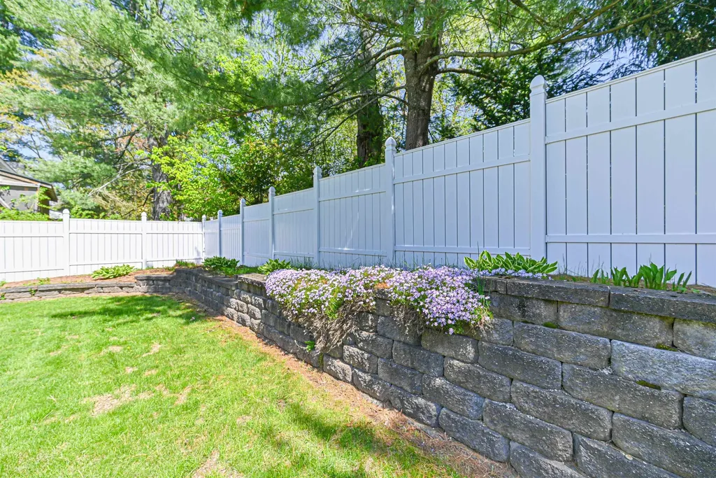 27 Elmer Avenue Hooksett NH 03106