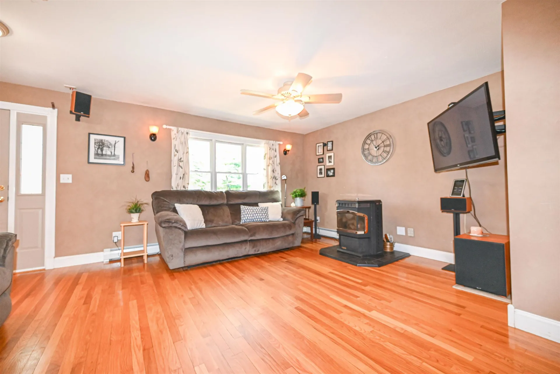 27 Elmer Avenue Hooksett NH 03106