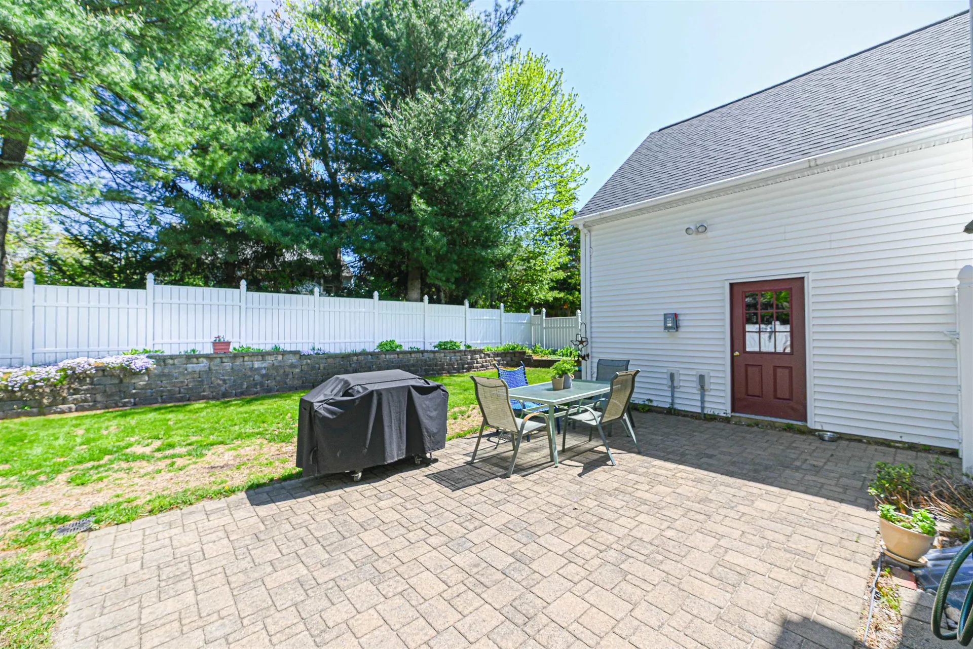 27 Elmer Avenue Hooksett NH 03106