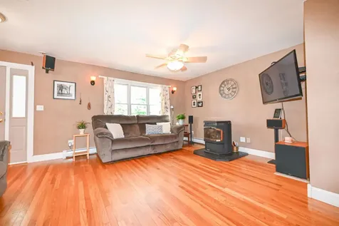 27 Elmer Avenue Hooksett NH 03106