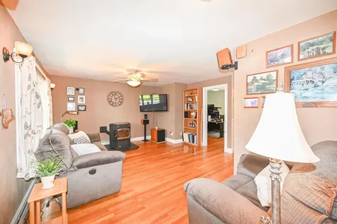 27 Elmer Avenue Hooksett NH 03106