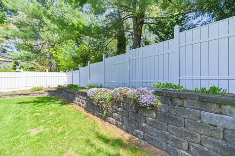 27 Elmer Avenue Hooksett NH 03106