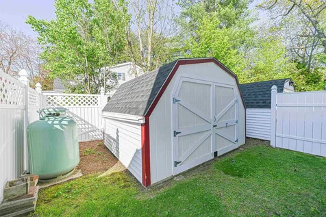 27 Elmer Avenue Hooksett NH 03106