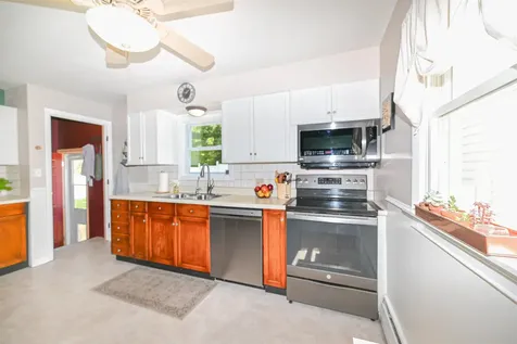 27 Elmer Avenue Hooksett NH 03106