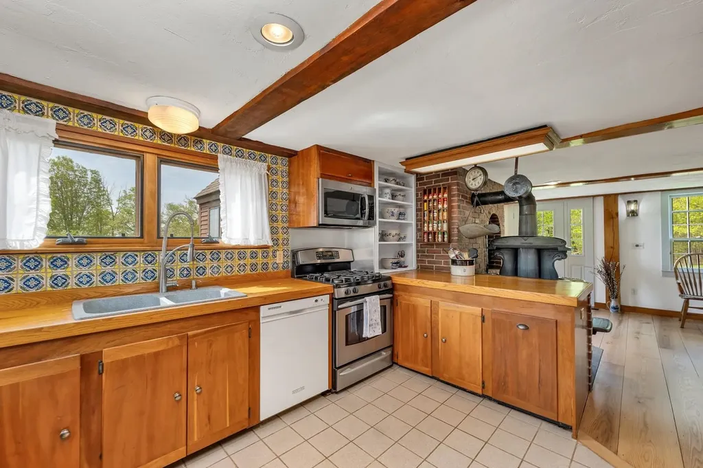 39 Sunset Hill Road Canterbury NH 03224