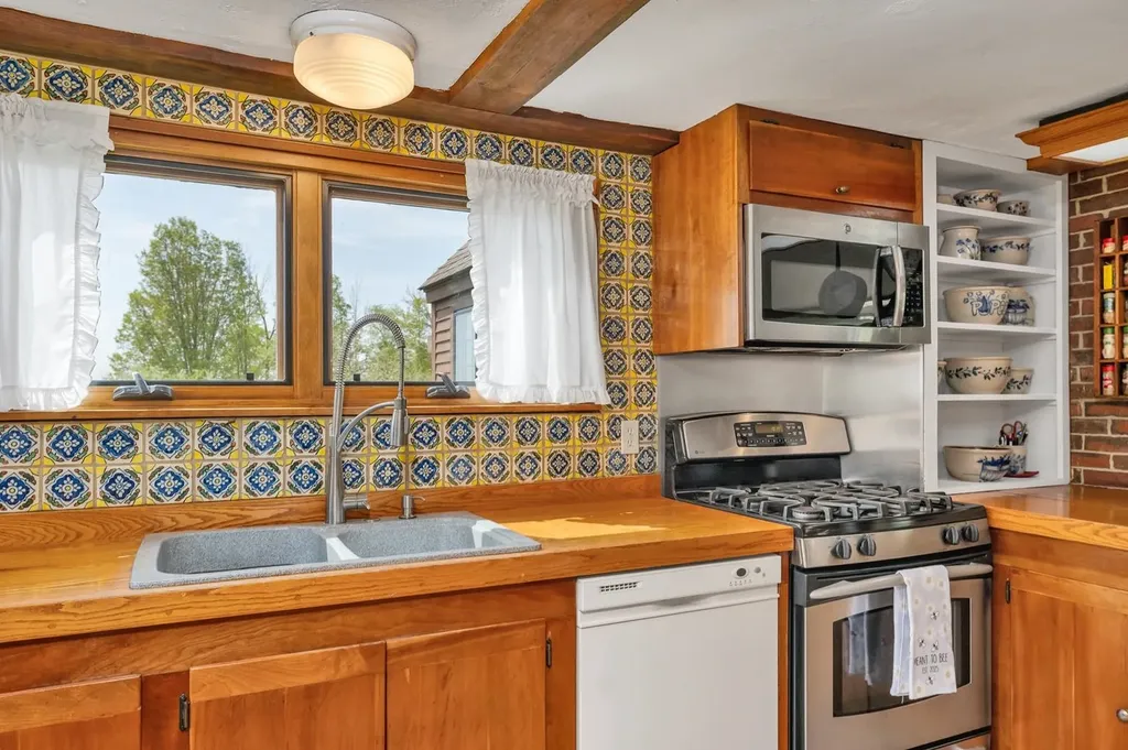 39 Sunset Hill Road Canterbury NH 03224