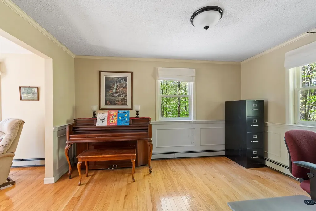 10 Moss Lane Madbury NH 03823