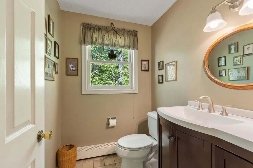 10 Moss Lane Madbury NH 03823