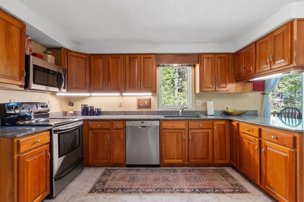 10 Moss Lane Madbury NH 03823