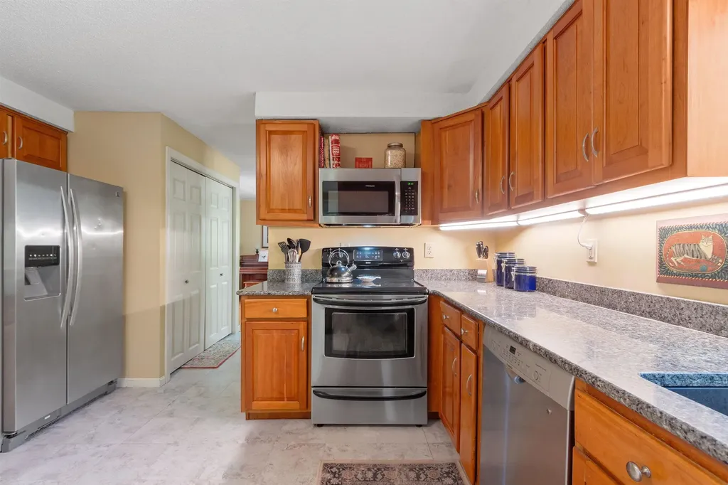 10 Moss Lane Madbury NH 03823