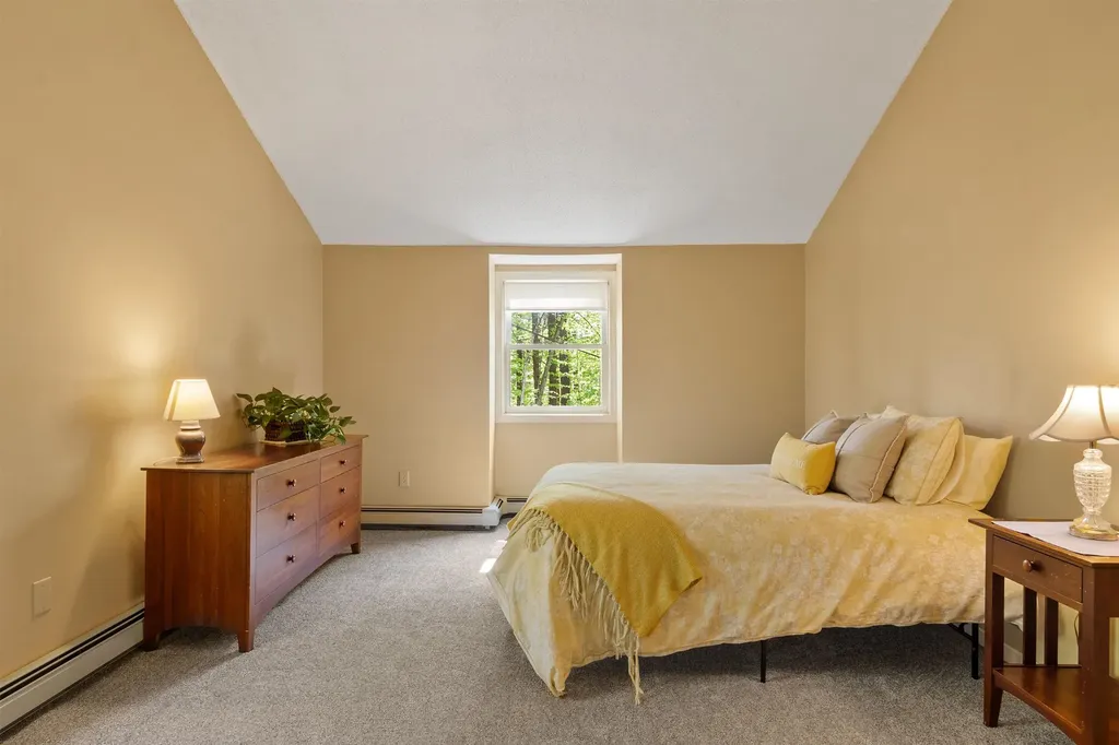 10 Moss Lane Madbury NH 03823