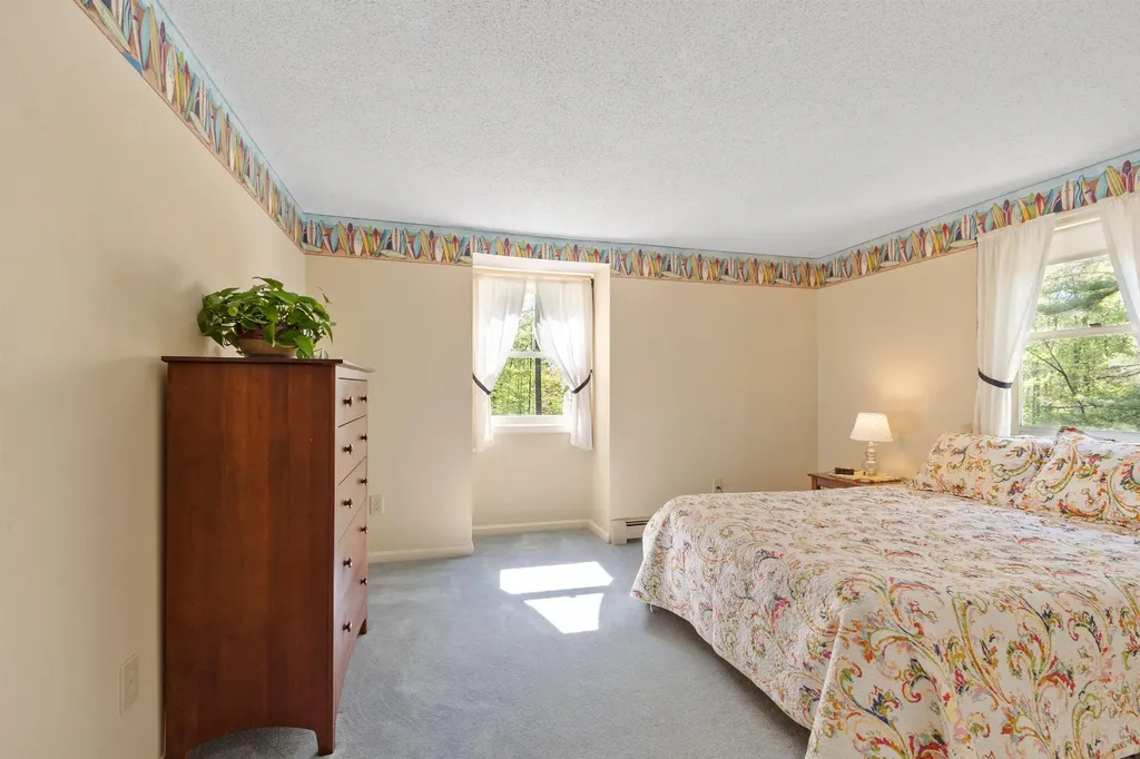 10 Moss Lane Madbury NH 03823