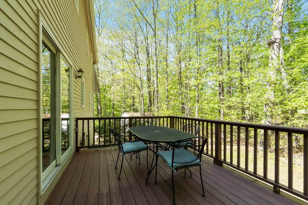 10 Moss Lane Madbury NH 03823