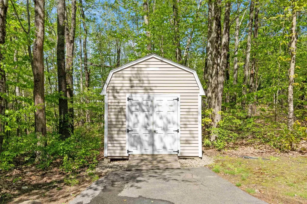 10 Moss Lane Madbury NH 03823