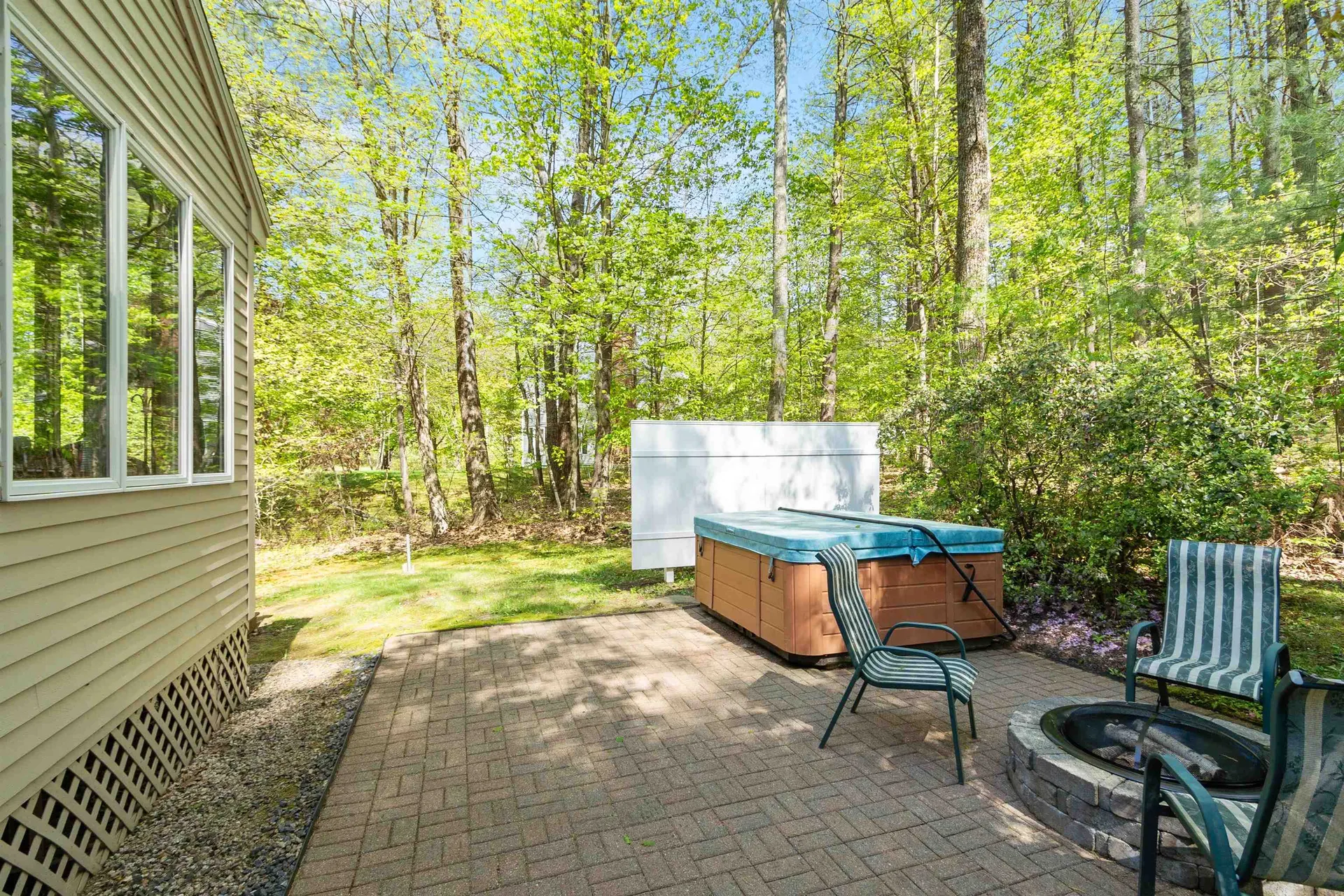 10 Moss Lane Madbury NH 03823
