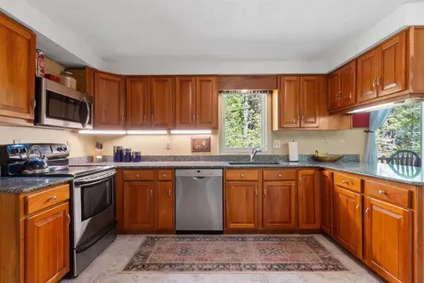 10 Moss Lane Madbury NH 03823