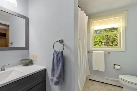 10 Moss Lane Madbury NH 03823