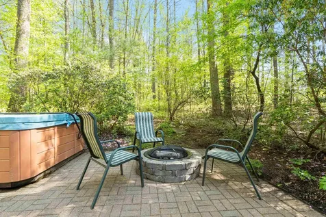 10 Moss Lane Madbury NH 03823