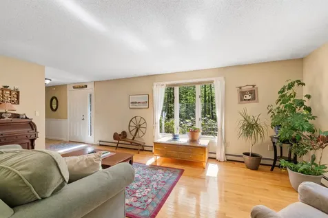 10 Moss Lane Madbury NH 03823