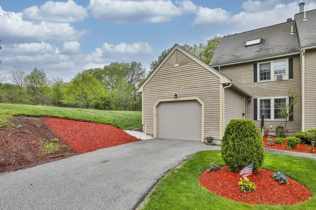11 Sullivan Court Salem NH 03079
