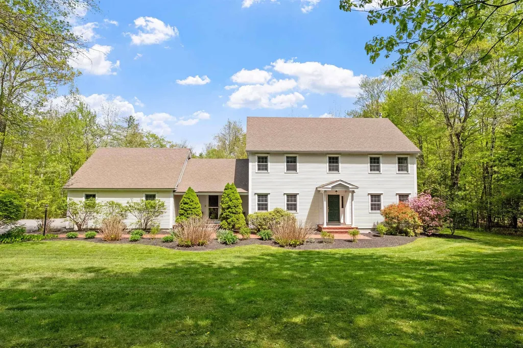 211 Hedgerose Lane Hopkinton NH 03229