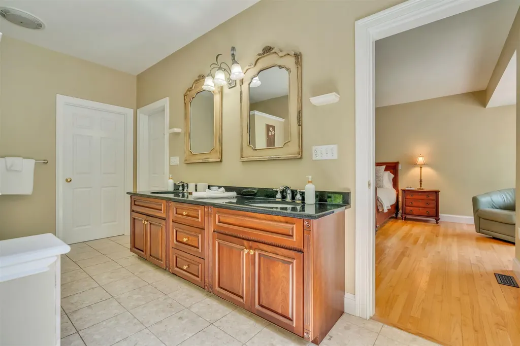 3 Winterberry Lane North Hampton NH 03862