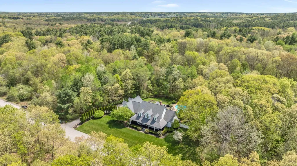 3 Winterberry Lane North Hampton NH 03862