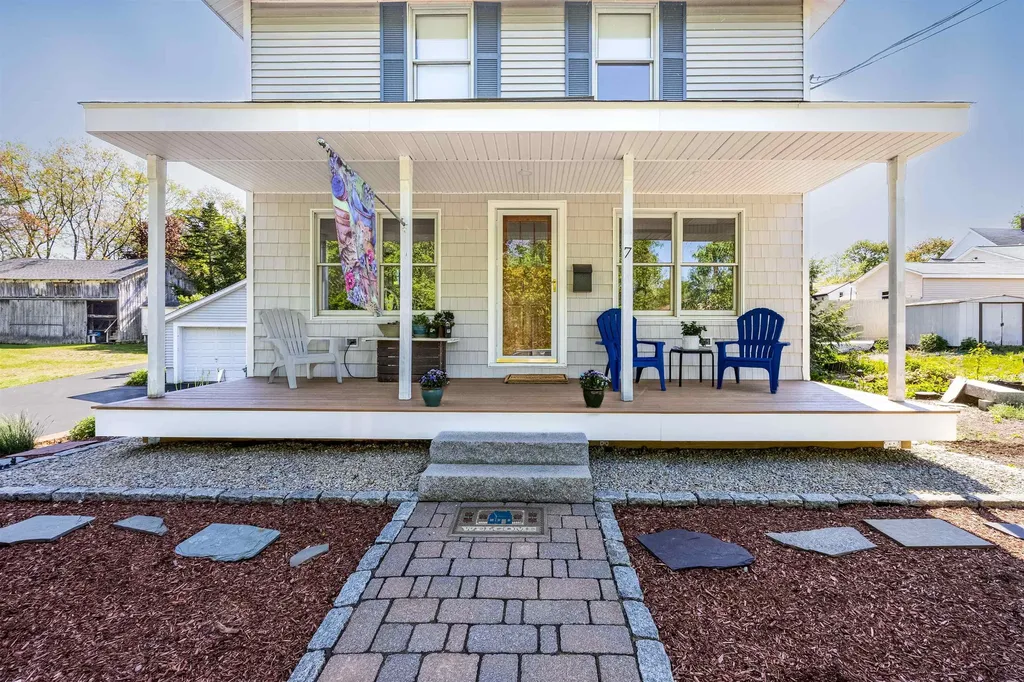 7 Clark Street Derry NH 03038