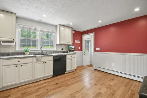 7 Pine Street Hooksett NH 03106