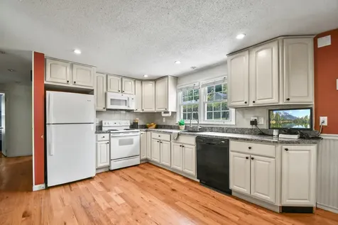 7 Pine Street Hooksett NH 03106