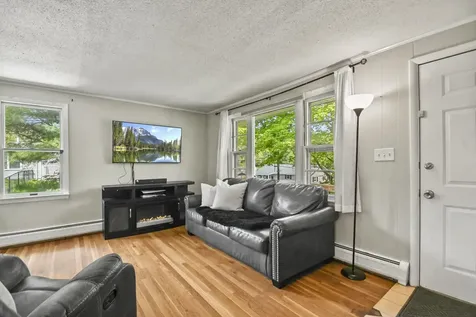 7 Pine Street Hooksett NH 03106