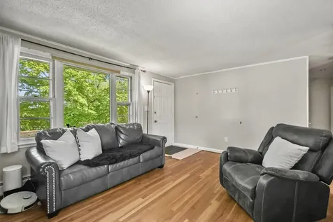 7 Pine Street Hooksett NH 03106