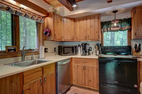 111 Suren Road Conway NH 03860