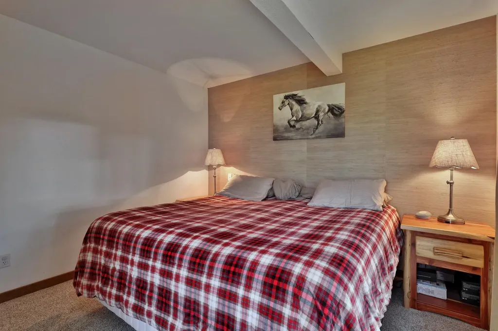 1226 East Ash Road Plymouth VT 05056